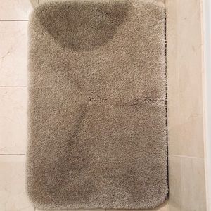 Beige bath mat